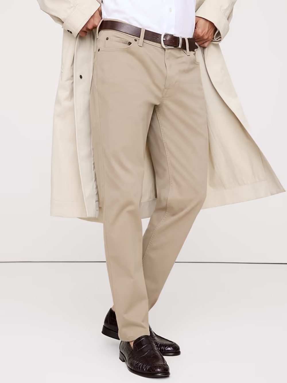 Banana Republic Men's Athletic Travler in Khaki Beige Pants Size 32x30